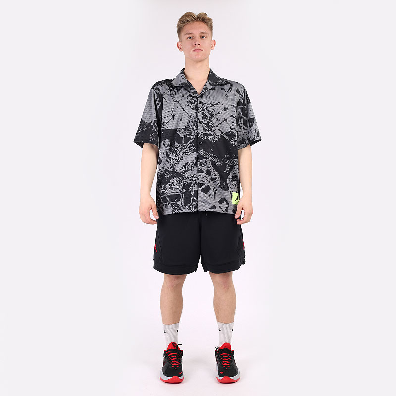 мужская серая рубашка Jordan Flight Printed Short-Sleeve Button Down CZ4734-010 - цена, описание, фото 6